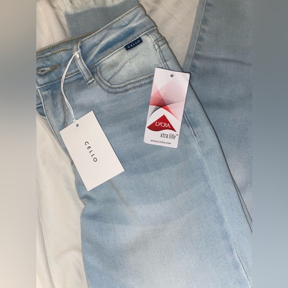 NWT Light Wash Jeans - Picture 3 of 7